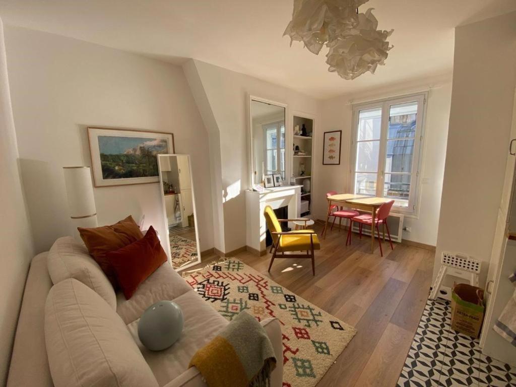 Modern Appartement W/ Tour Eiffel View In The 7Th ปารีส ภายนอก รูปภาพ