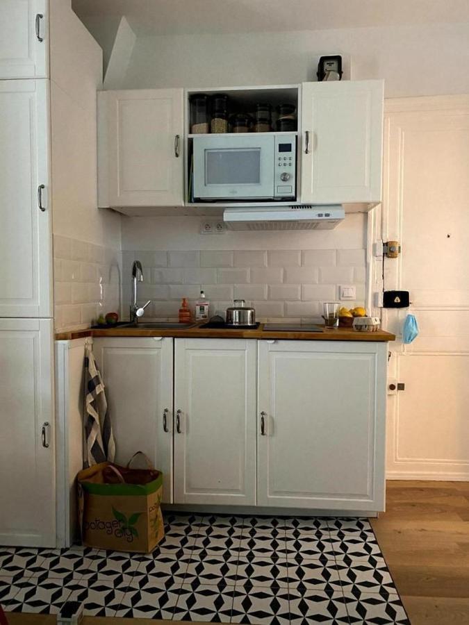 Modern Appartement W/ Tour Eiffel View In The 7Th ปารีส ภายนอก รูปภาพ