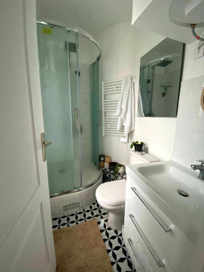 Modern Appartement W/ Tour Eiffel View In The 7Th ปารีส ภายนอก รูปภาพ
