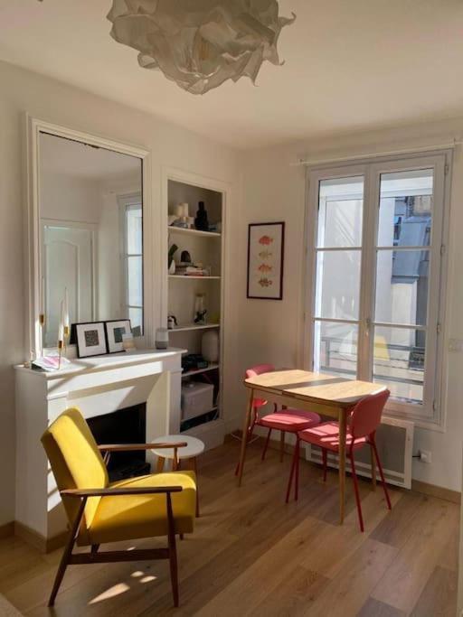 Modern Appartement W/ Tour Eiffel View In The 7Th ปารีส ภายนอก รูปภาพ